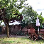 A La Petite Maison Ares