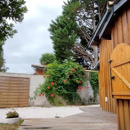A La Petite Maison Hébergement de vacances *