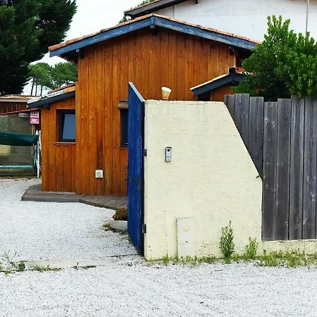 A La Petite Maison Feriehus Ares