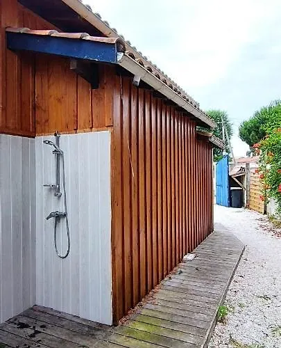 A La Petite Maison * Ares