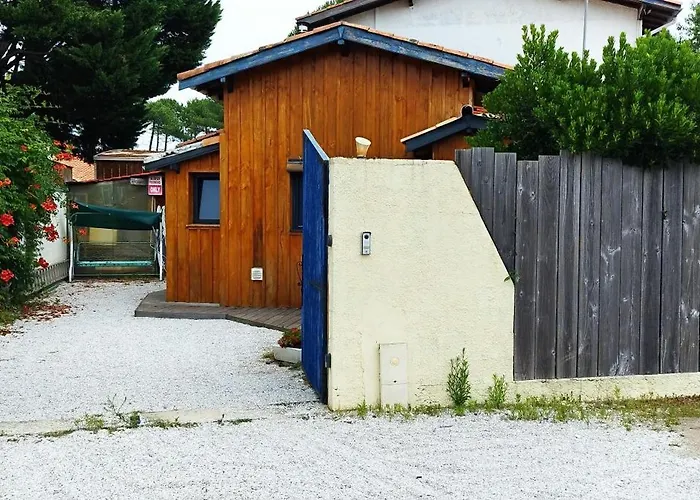 A La Petite Maison Hébergement de vacances Ares